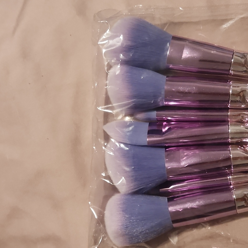 NEW Makeup Brushes - Picture 3 of 3